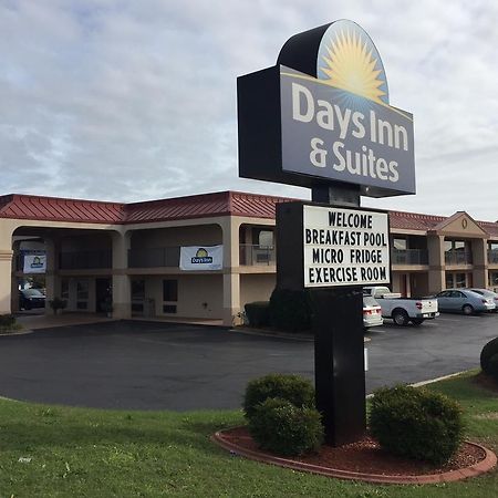 Days Inn & Suites By Wyndham Warner Robins Near Robins Afb Exteriör bild