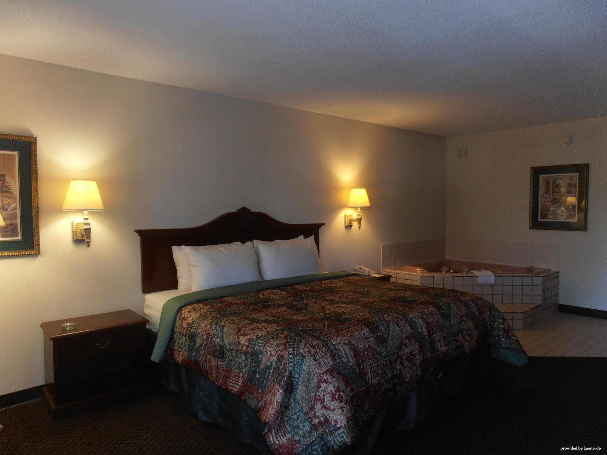 Days Inn & Suites By Wyndham Warner Robins Near Robins Afb Exteriör bild