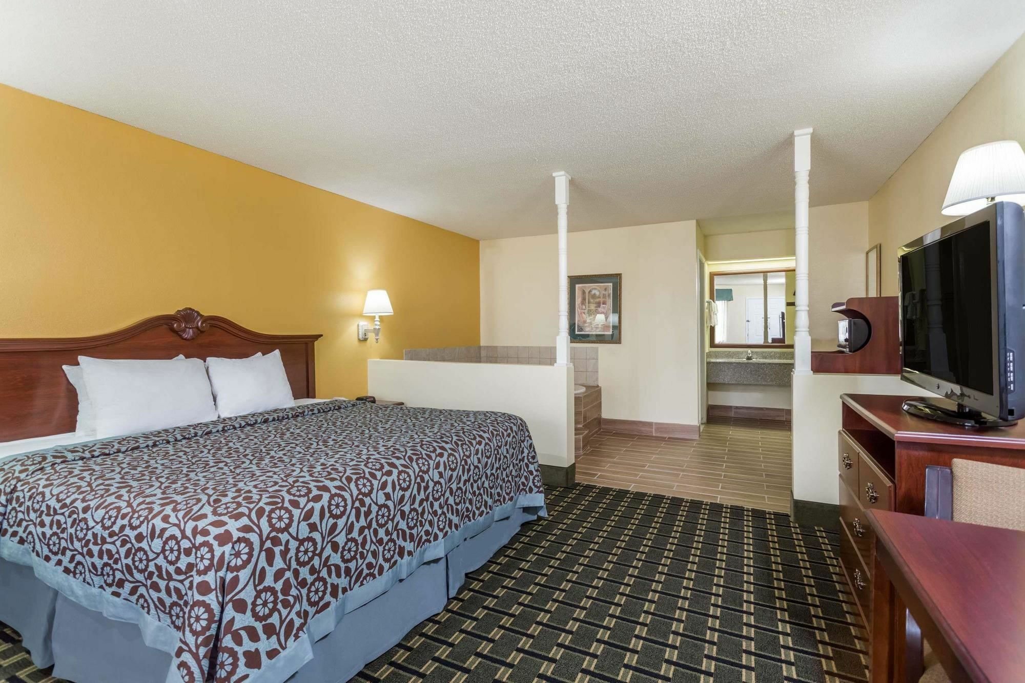 Days Inn & Suites By Wyndham Warner Robins Near Robins Afb Exteriör bild