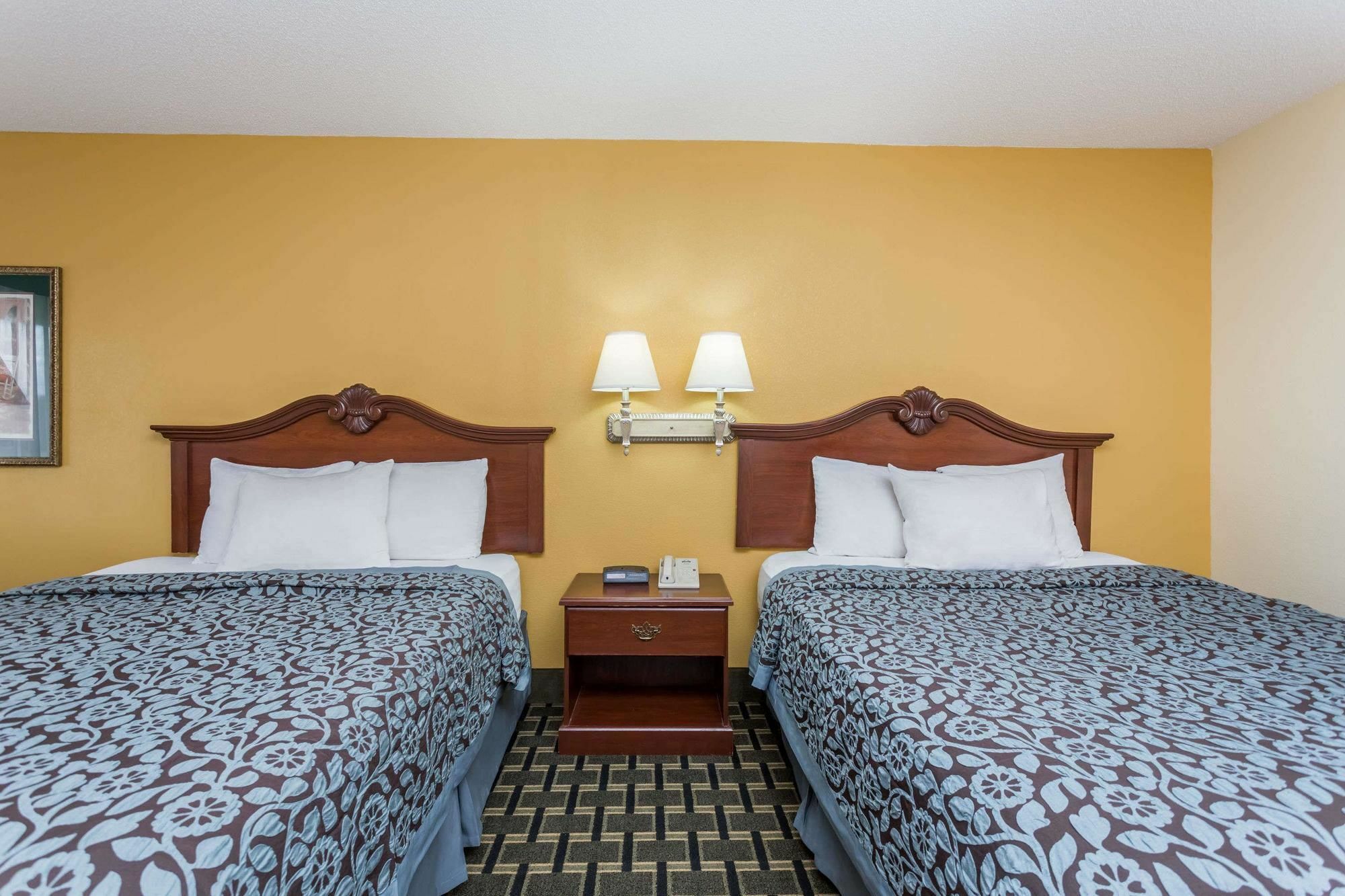 Days Inn & Suites By Wyndham Warner Robins Near Robins Afb Exteriör bild