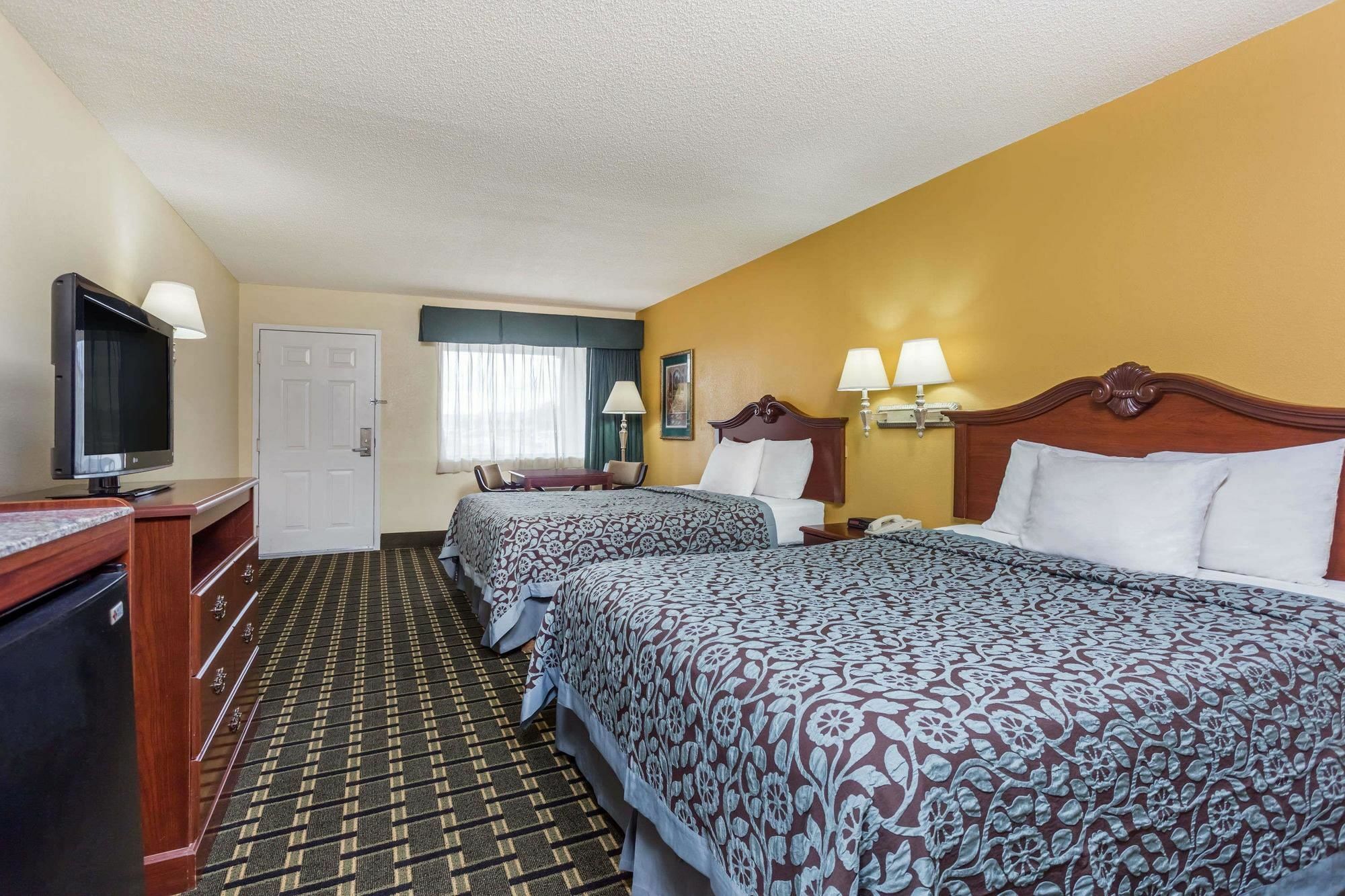 Days Inn & Suites By Wyndham Warner Robins Near Robins Afb Exteriör bild