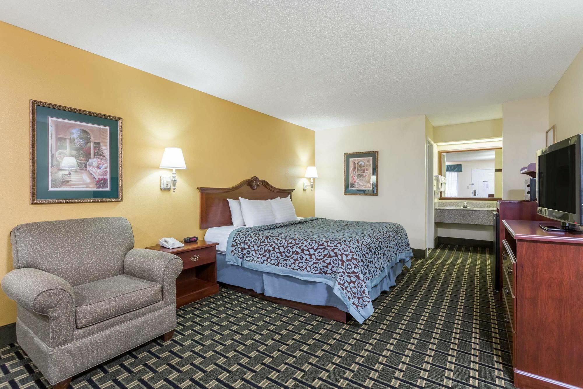 Days Inn & Suites By Wyndham Warner Robins Near Robins Afb Exteriör bild