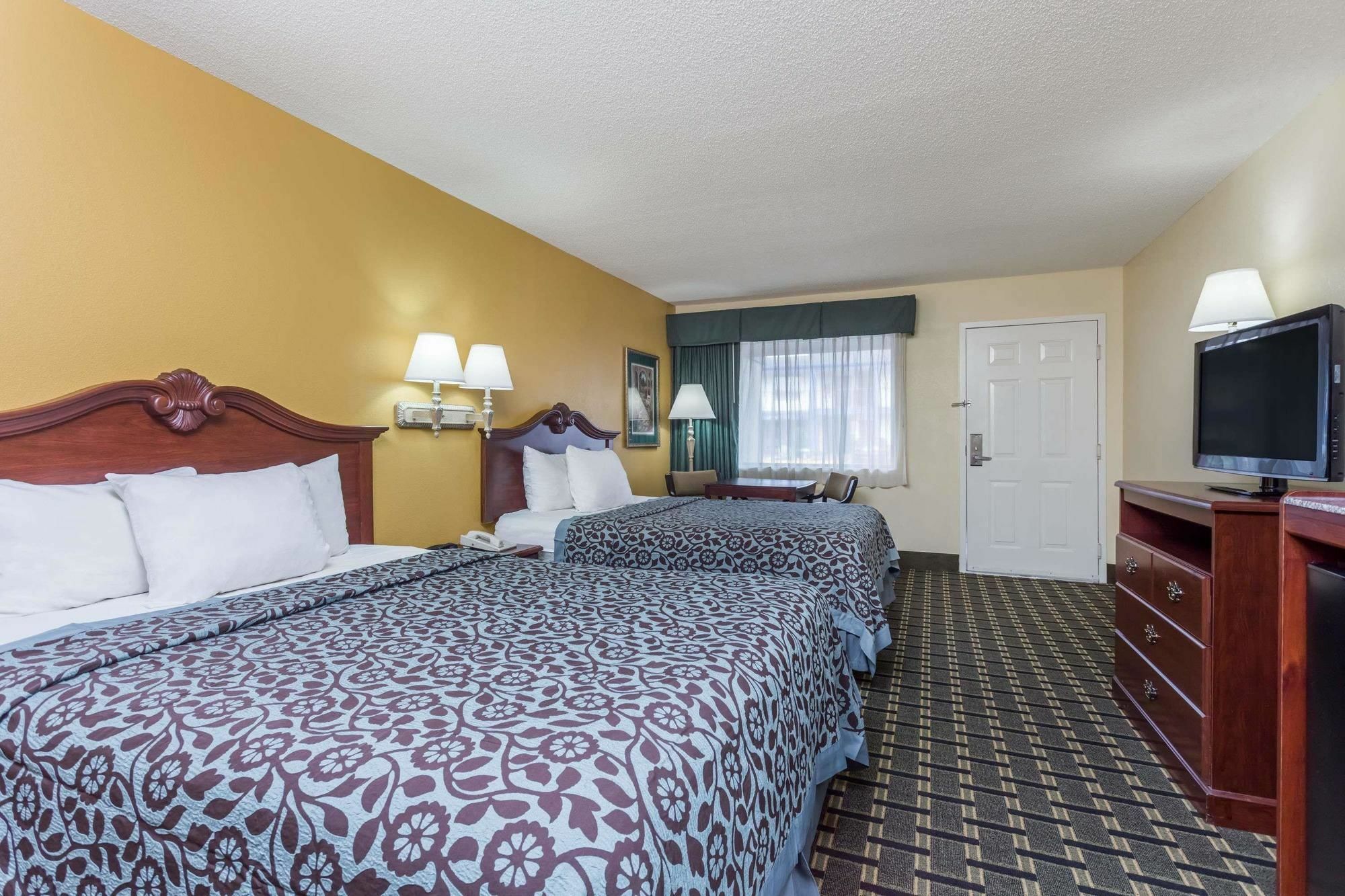 Days Inn & Suites By Wyndham Warner Robins Near Robins Afb Exteriör bild
