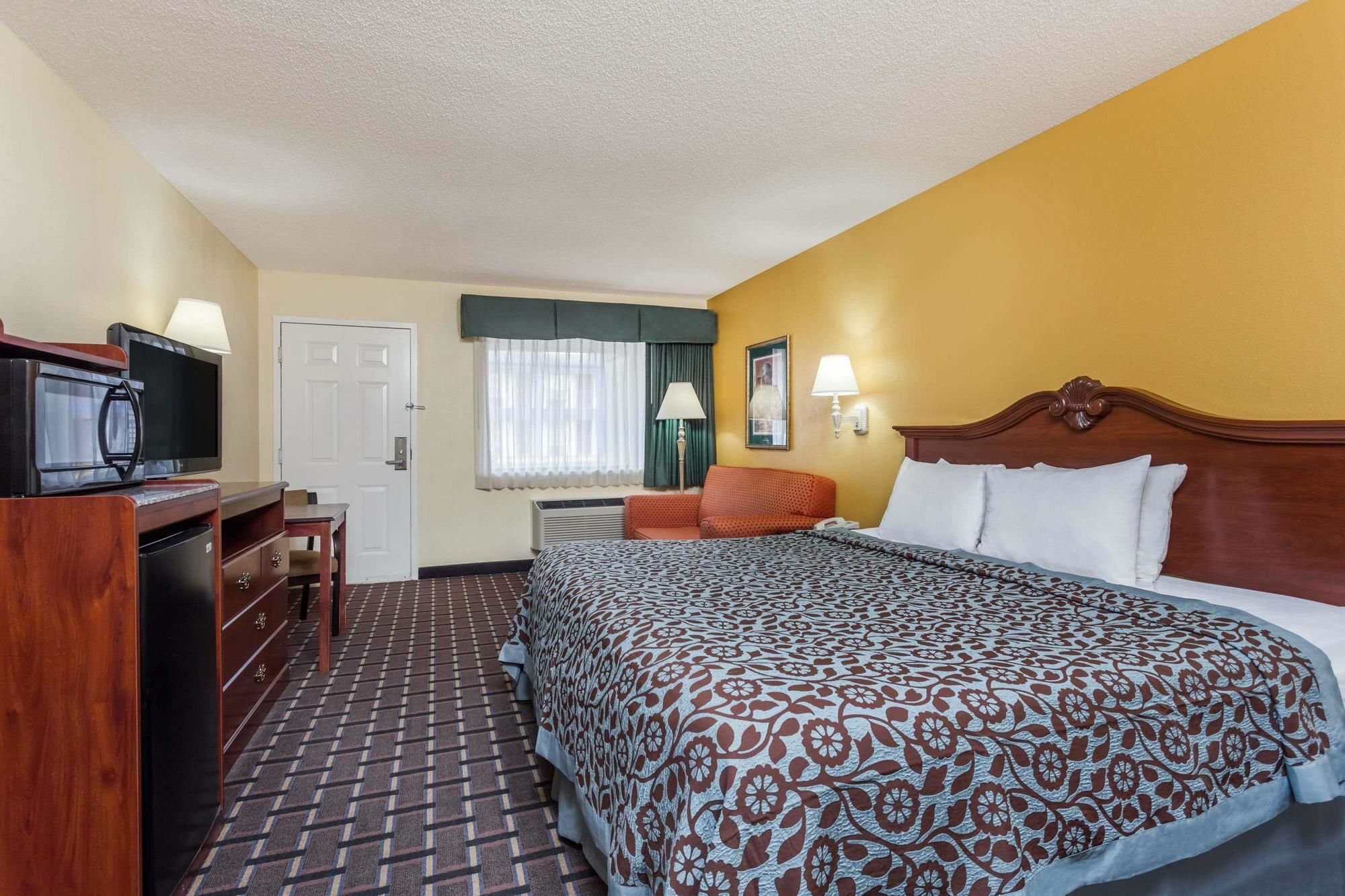 Days Inn & Suites By Wyndham Warner Robins Near Robins Afb Exteriör bild