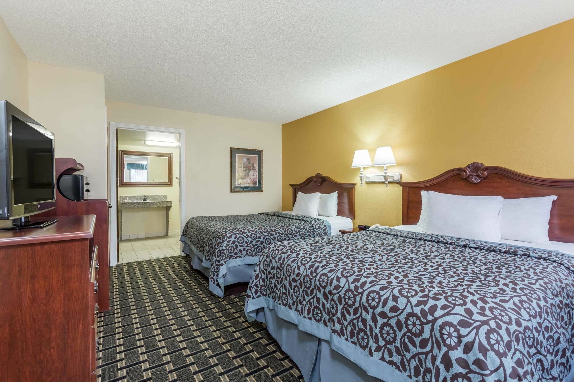 Days Inn & Suites By Wyndham Warner Robins Near Robins Afb Exteriör bild
